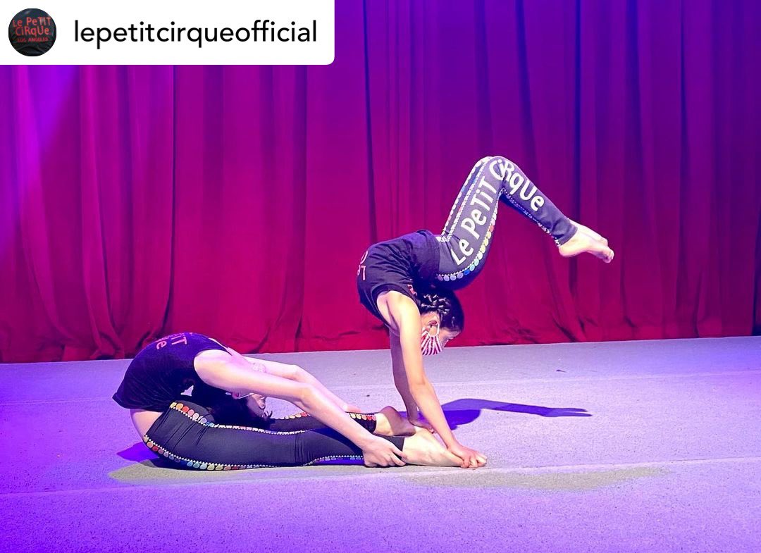 Am I on the ⬅️ or the ➡️?
• 
@LePetitCirque1 
⭐️Creation mode for new shows👌🏻 We strive on our contortionists conditioning consistently and have incredible core strength💪🏼
These 2 are new partners and young ❤️
