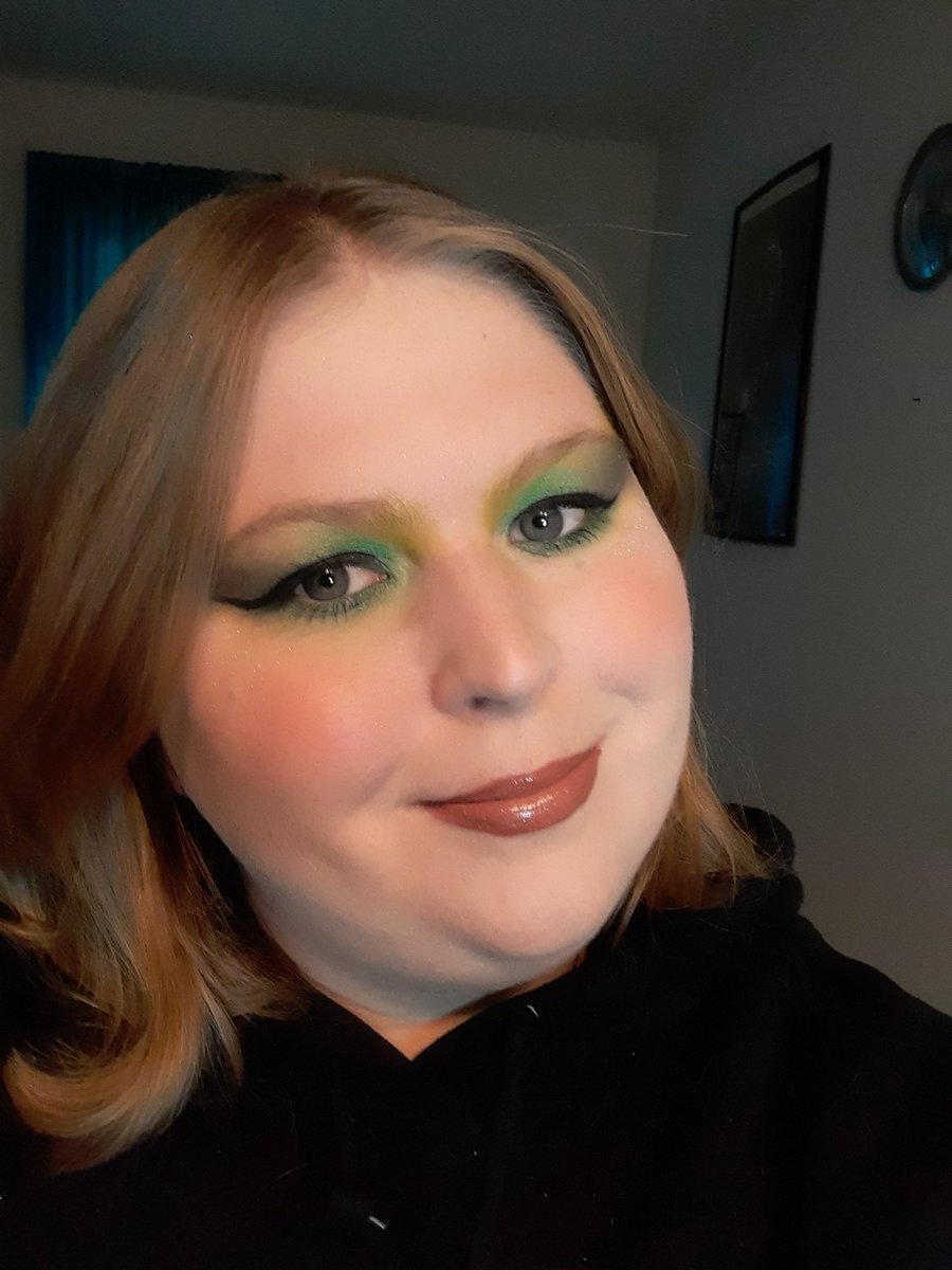 Bri8699's tweet photo. My #BloodMoney inspired look @JeffreeStar #alienpallet #conspiracycollection #conspiracypallet #singleshadow #putitback #velourliquidlipstick #leo #cantrelate #thegloss #diamondjuice #extremefrost #gagme @Eyeko #blackmagicmascara @MorpheBrushes #liquideyeliner https://t.co/9lrE6QrqYO