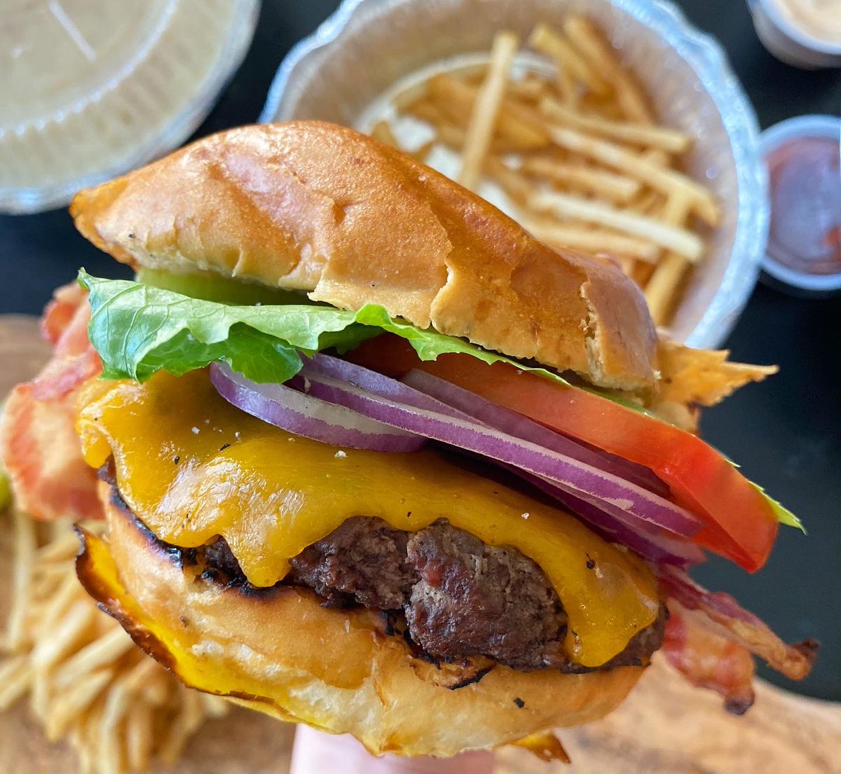 BeetsEats's tweet photo. You can always rely on @chefgeoffs for that perfect #bacon to #burger ratio! And according to @Eater, it’s #FauciApproved! #GreatMinds #DCBurgers #DCDining 🍔 🥓 😍  https://t.co/ihpmOxtOCg https://t.co/ftDL4bgvu3