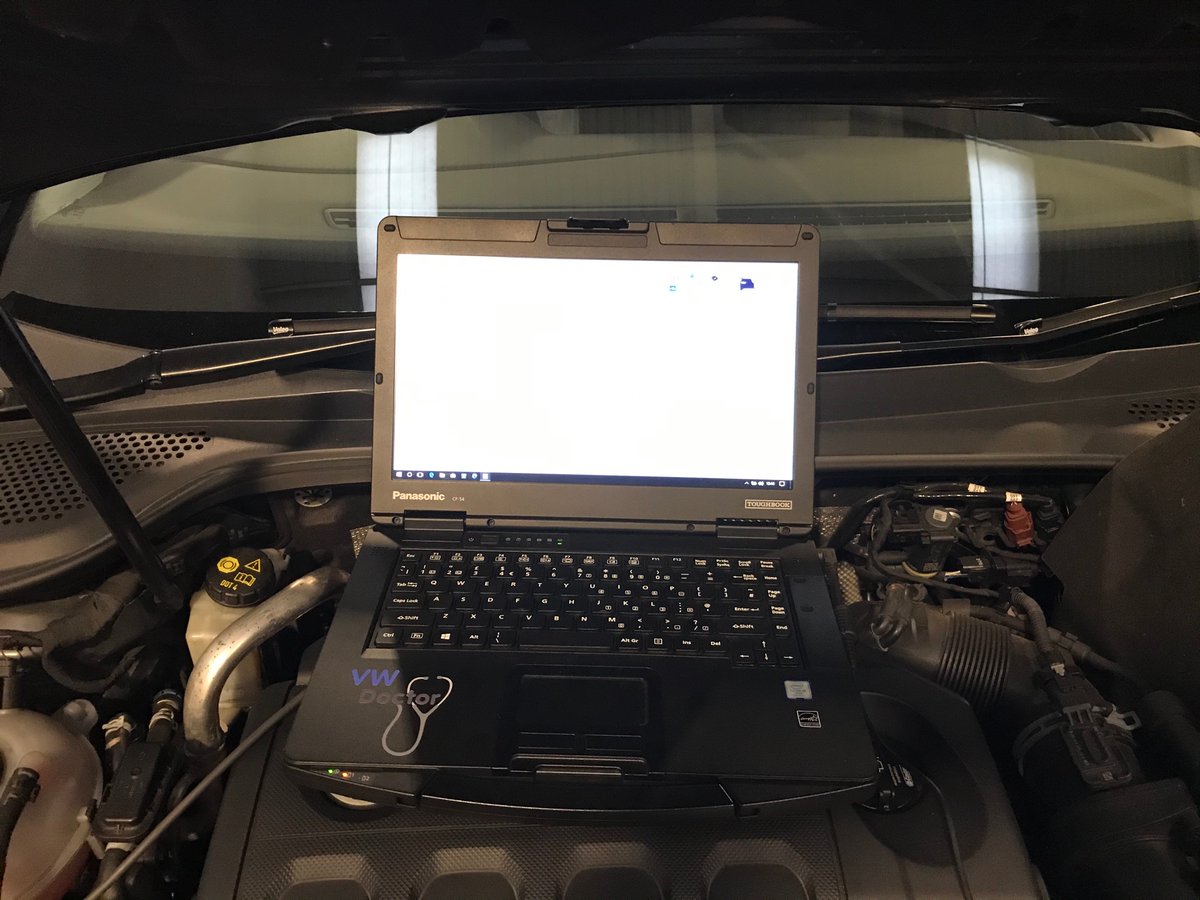 VWDoctor1's tweet photo. More software updates direct from VW. This time to improve the gear change on this DSG gearbox.
@andrewjchapple @vwroc @pvw_mag @Audisinthepark @clubgti #dsg #repair #software #vw #repair https://t.co/Tv0HrH7XaS