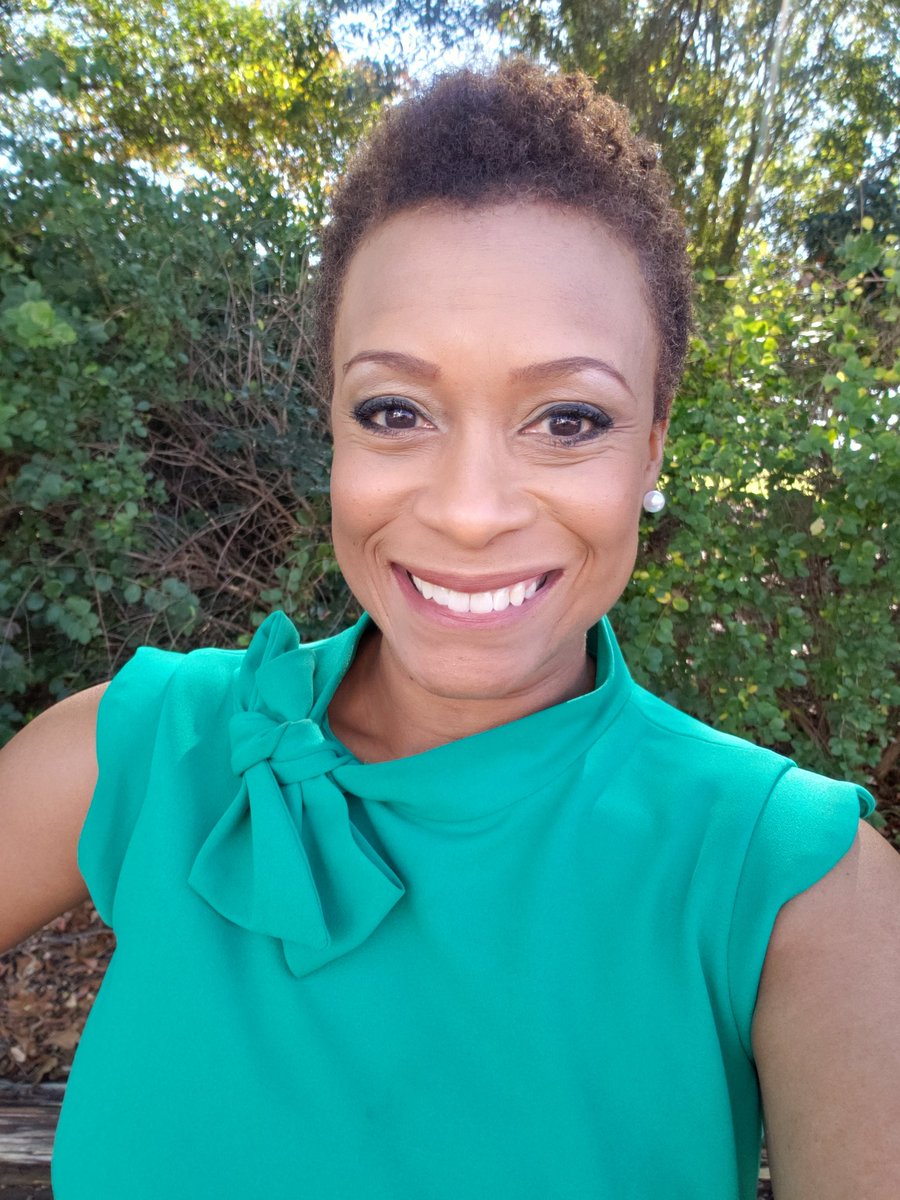 MoWillTV's tweet photo. Can't be on the air in Augusta during Masters Week and not wear green at some point, right? Right. Now that the third round is done, how's your leaderboard shaping up so far? ⛳🏌️‍♀️ #2020Masters 
#84thEdition #HistoricInMoreWaysThanOneThisYear https://t.co/7TOS4sIeKF
