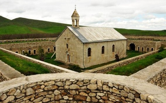MarianaKa2's tweet photo. The whole world stopped over 12th century Notre Dame De Paris accidental fire

Amaras Monastry built in the 4th century as one of the 1st cradles of Christianity in the world is about to be destroyed by turks and azeris and the world remains silent

#artsakh #RecognizeArtsakh https://t.co/EvApxZBpc4