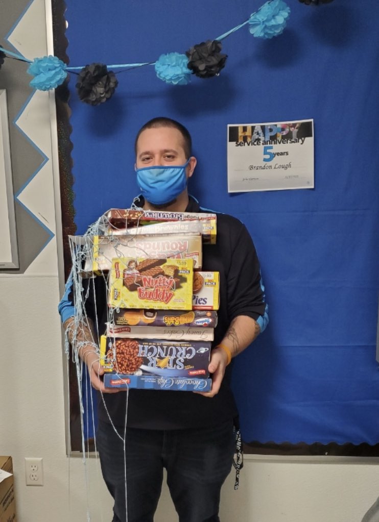 Shout out to Mr. Brandon Lough 🎉 Celebrating his 5th Service Anniversary🥳 Chipotle and Little Debbies for days 😉(with a side of silly sting).
We appreciate you sir! 🥂 Cheers to many more!