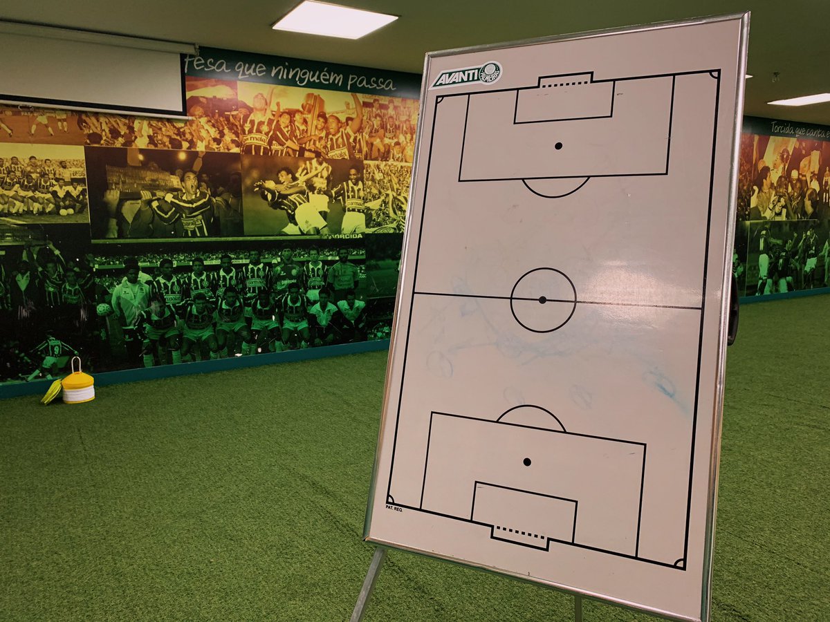 Palmeiras's tweet photo. 🤔😅
#AvantiPalestra #PALxFLU
#JuntosNoBrasileirão https://t.co/vcOgm4ElYK