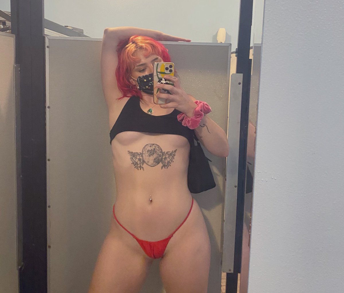 electrapeachy's tweet photo. guess who posted new content 👀 https://t.co/DGsx7TfhbX