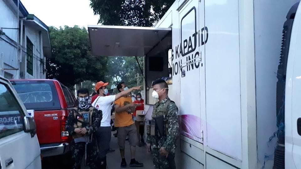 While our linemen work tirelessly to restore power and telco services after Typhoon #Ulysses, our #TulongKapatid teams are in full swing delivering relief goods to families in Rizal and Marikina...