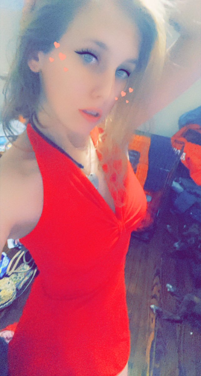 SnapbackJuliet's tweet photo. Anyone else miss dressing up and going out....? I do... https://t.co/SPl3Zywf0k