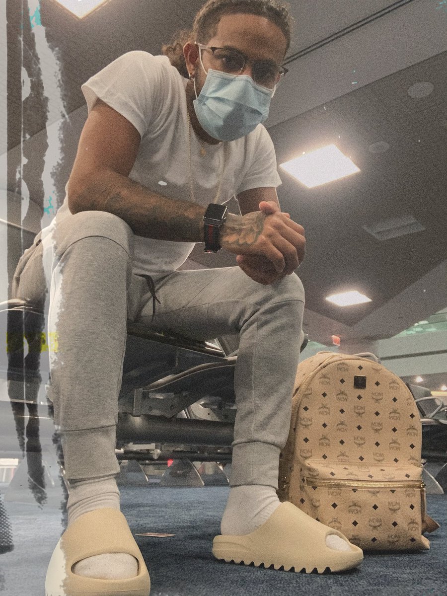 ovadosethedj's tweet photo. haven’t done this since March 😫 I don’t know if to be excited for this or that roaming has been good to me 😭 Tampa Tonight 🔥 Dunn’s River Island Cafe 10pm we up 🙏🏽 #MaskOn #Ovadose #BahamianAmbassador #GlobalDose #BeAliv #StayConnected #DontRoamThen #BackAtItAgain https://t.co/RYgBiLi0UB
