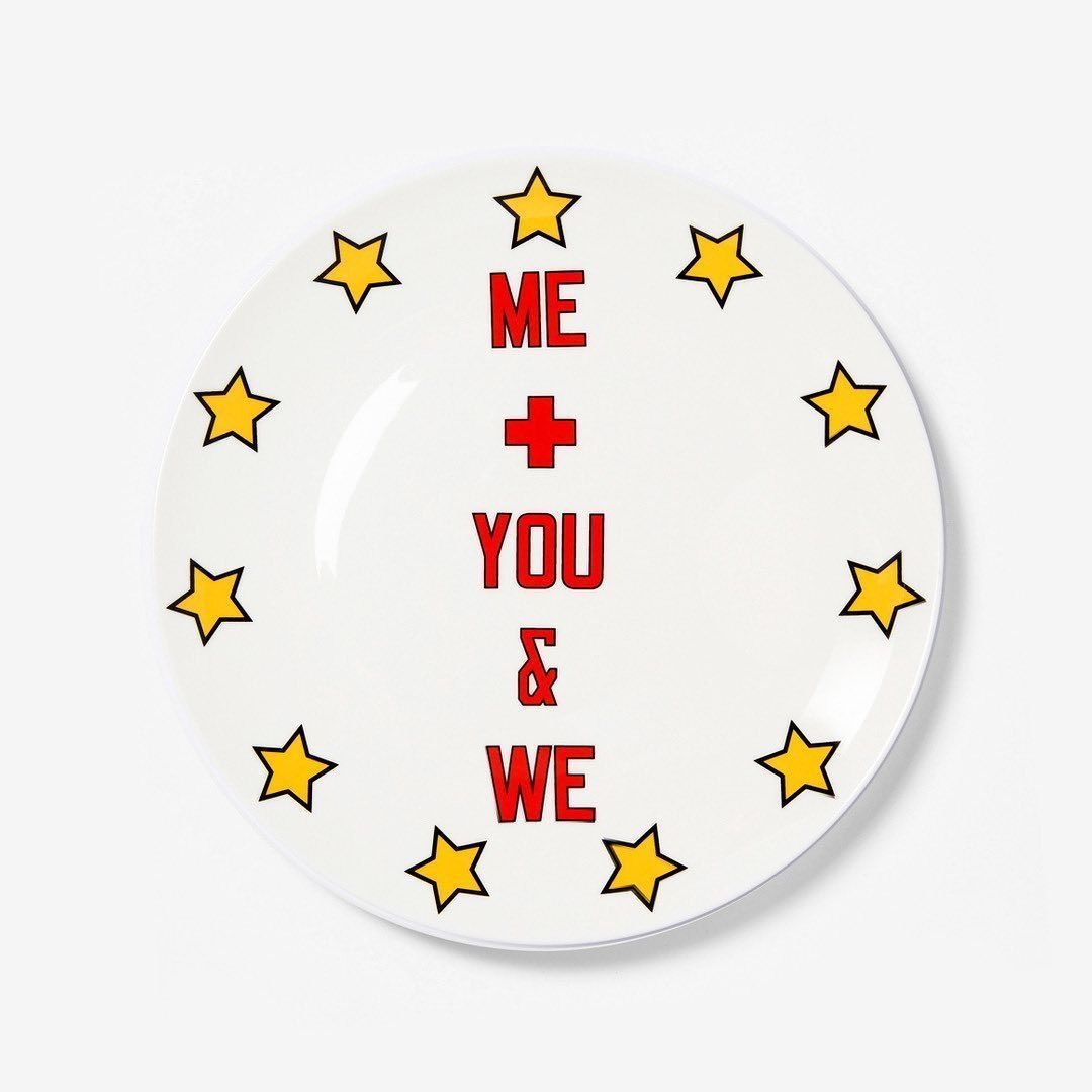 MarianGoodman's tweet photo. #LawrenceWeiner and #MaurizioCattelan have joined #ArtistPlateProject, an initiative to benefit @NYHomeless, creating limited-edition plates produced by @TheProspectNY, the sales of which can feed 75 homeless New Yorkers.

Live: Monday at 9 am EST https://t.co/UijXo58APU https://t.co/YJc8d3RwLi