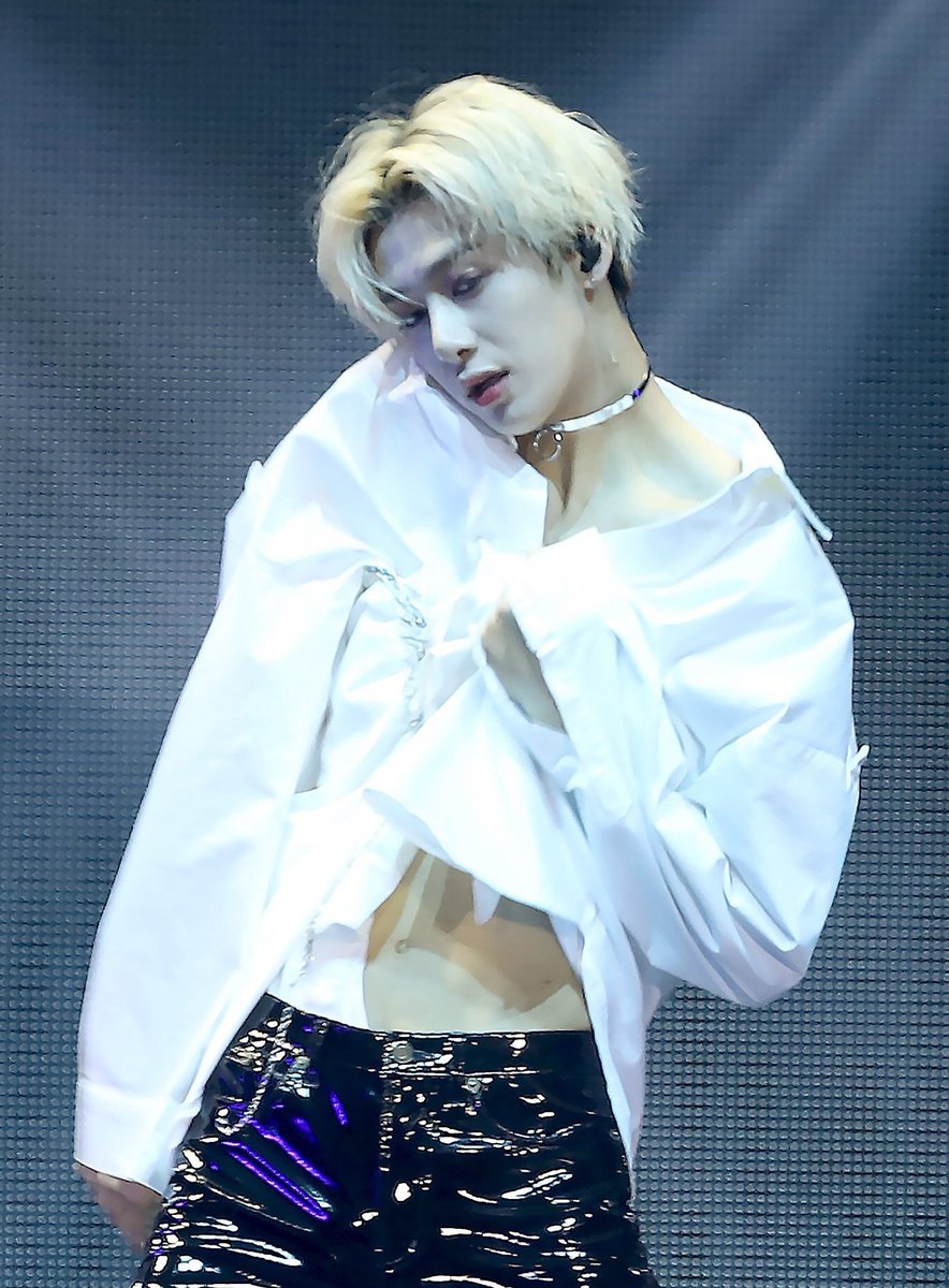 bonus: silver hair Hyungwon ఇ