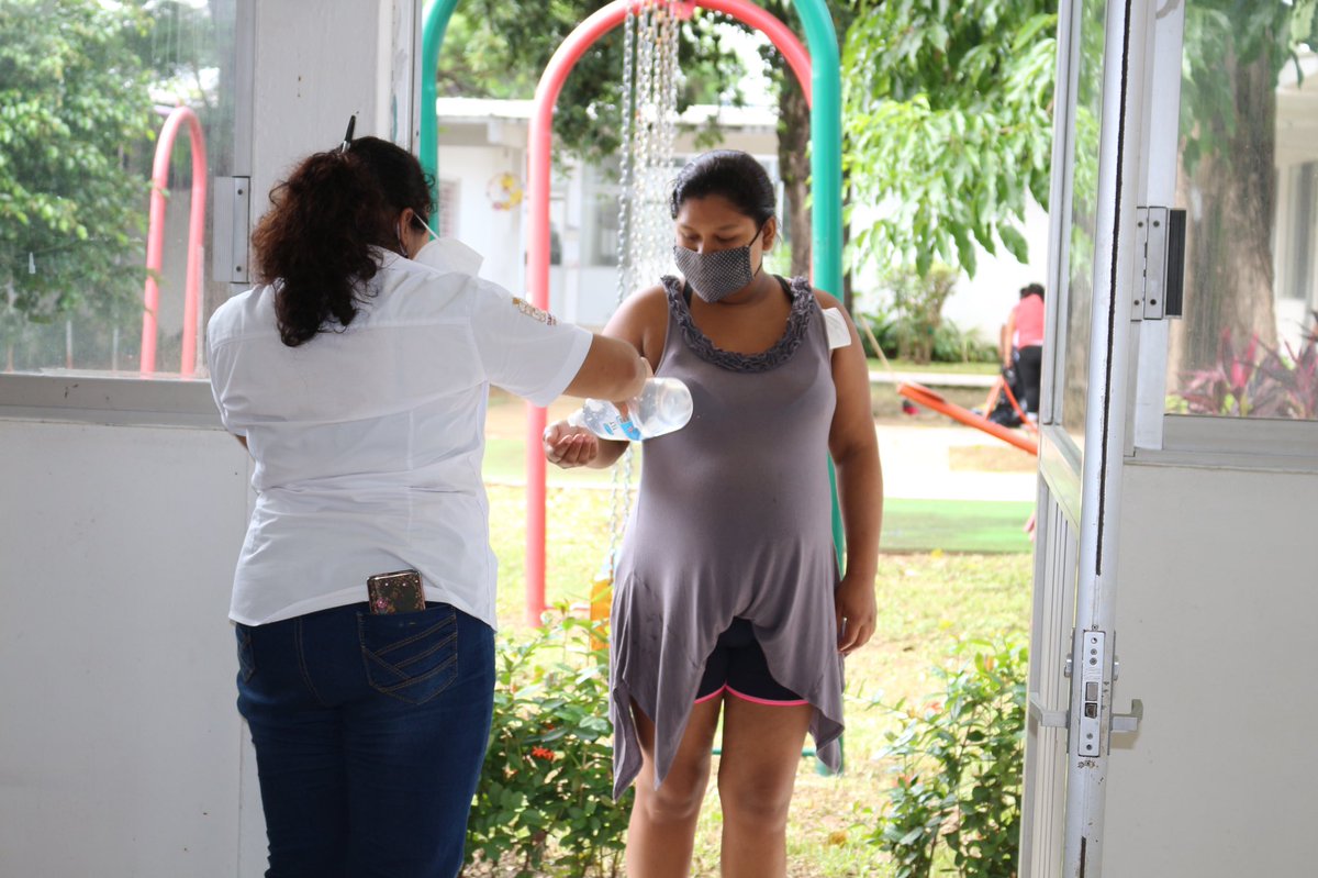 DIFTabasco's tweet photo. Para brindar una atención especializada, el #DIFTabasco abrió un #RefugioTemporal para recibir a mujeres embarazadas, en el CAI Marina Cortázar, con un registro de 6 mujeres que, junto a sus familias, suman 15 personas a quienes se les brinda toda la atención y cuidado necesario. https://t.co/bGvsUOwh8s