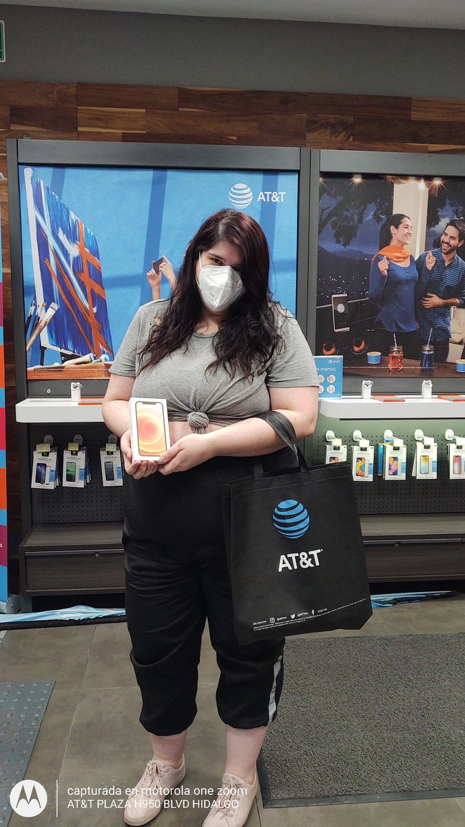 AtH950's tweet photo. Nuestra clienta Andrea con su nuevo #iPhone12 adquirido en #ATT planta baja de la sucursal #plazaH950 Blvd Hidalgo Reynosa Tamaulipas

#yotepuedoayudar Leo Alonzo 8991667698 https://t.co/cN0SVZ1whg