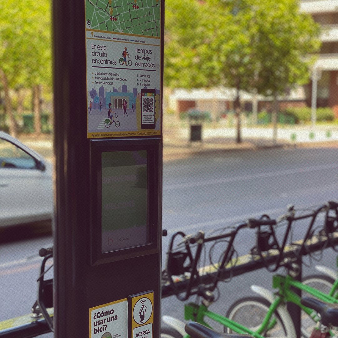 ¿Lo has notado? Ahora nuestras estaciones están agrupadas en 9 circuitos representados por distintos colores. En ellos encontrarás información relevante para decidir tu ruta, además de un código QR con el plano completo de estaciones, comercios y servicios de interés.
#LasCondes