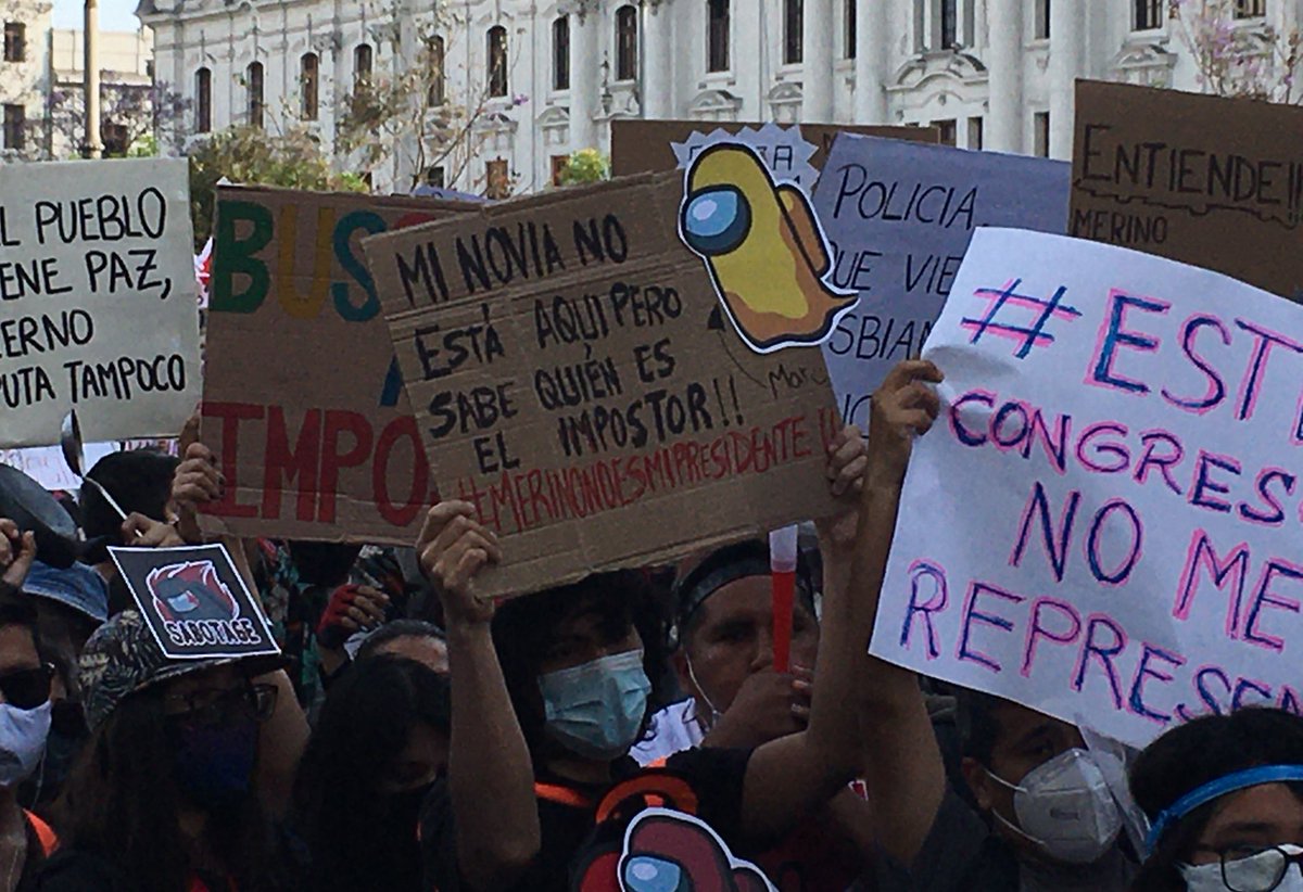 uterope's tweet photo. la 5ta protesta contra Merino se concentra en la plaza San Martín. Son miles los que le piden al congresista de Acción Popular que desaloje Palacio junto a su gabinete de riesgo #MerinoNoEsMiPresidente https://t.co/B5AFB3zBXd