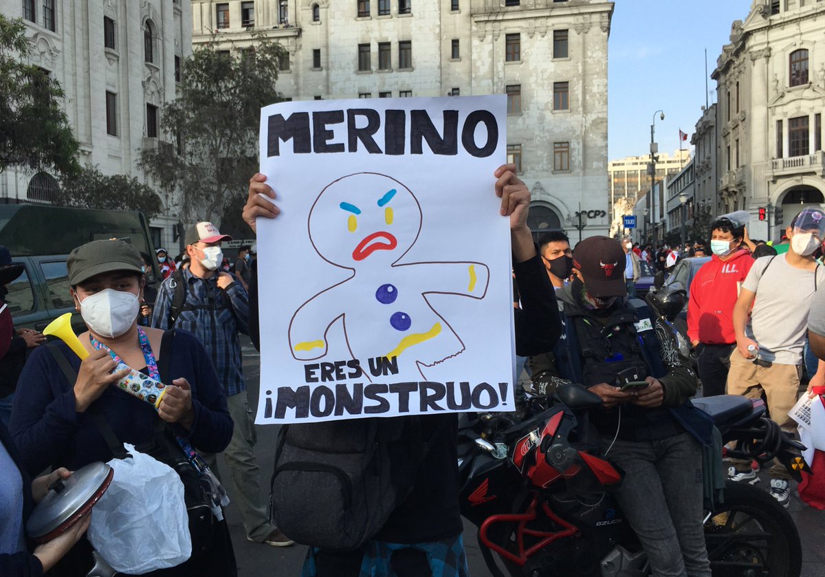 uterope's tweet photo. la 5ta protesta contra Merino se concentra en la plaza San Martín. Son miles los que le piden al congresista de Acción Popular que desaloje Palacio junto a su gabinete de riesgo #MerinoNoEsMiPresidente https://t.co/B5AFB3zBXd