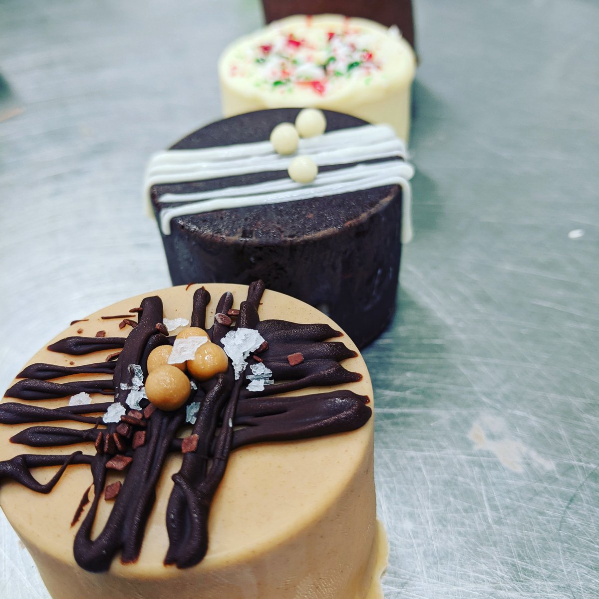 #bellybombs #hotchocolatebombs
#hotcocoabombs
Hand crafted in 5 flavours