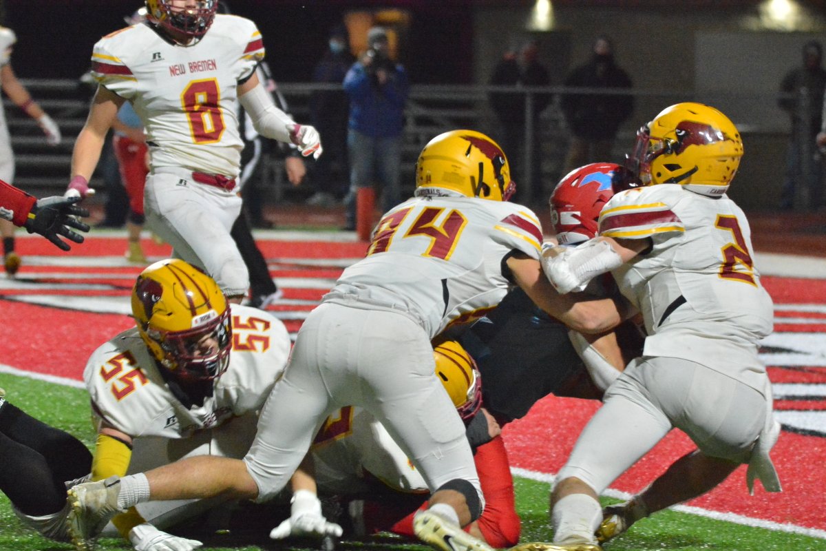 Photo gallery from yesterday's contest |  @NewBremenSports  @CP_Schmidt   https://www.minstercommunitypost.com/photo_galleries/11-13-20-photo-gallery-new-bremen-football-vs-lima-central-catholic/collection_e0640722-26c9-11eb-9cae-a7cf5dd30fb8.html