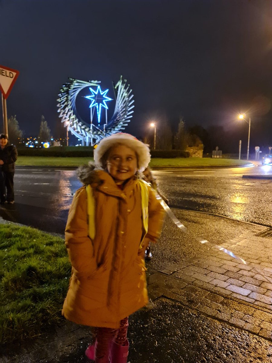 Our #StarOfHope Kalize age 9 who is at end of life palliative care &amp; lit our #christmas Star tonight in #letterkenny
Smile tonight and hug your kids &amp; family 💖