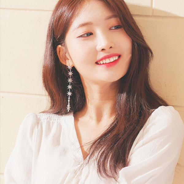 589SH's tweet photo. "𝘲𝘶𝘦 𝙘𝙤𝙨𝙢𝙤 𝘱𝘰𝘥𝘦𝘳𝘰𝘴𝘰 𝑒́ 𝑒𝑠𝑠𝑒..?" — ♡ 시현 as 𝐚𝐭𝐡𝐞𝐧𝐚 for #99zDay https://t.co/KAap2Dq2Uj