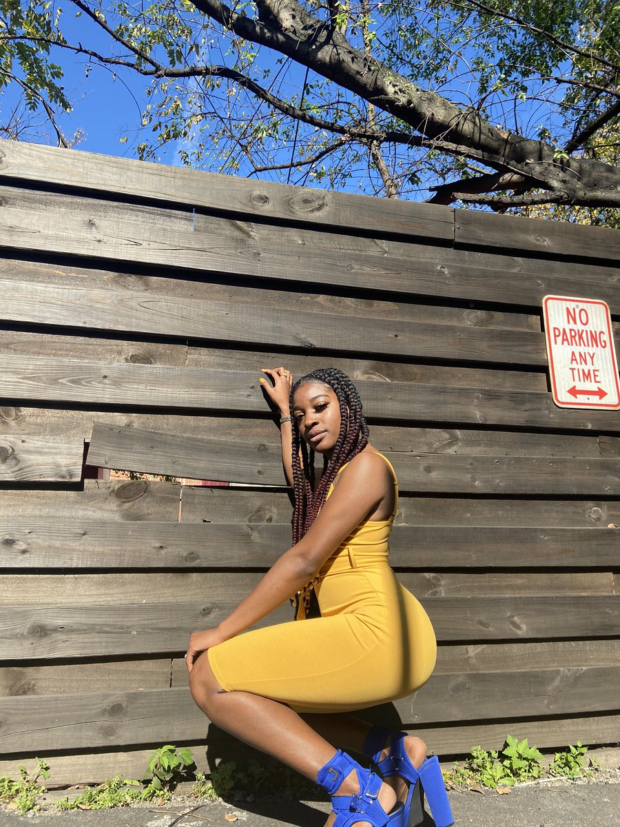 Qveen_Zenny's tweet photo. Thats fine 😍 Ill Just Take A Picture Or Two ✨ #Rhovember https://t.co/Q9QByK1C9D