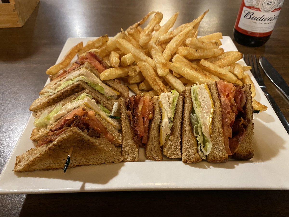 My quest for the best club sandwich in the land is on hold because of the pandemic. But tonight I happened to find myself in Mattawa, so you bet your ass I came back to the Valois for another taste of their near-perfect club. Hopefully my quest can properly resume in 2021.