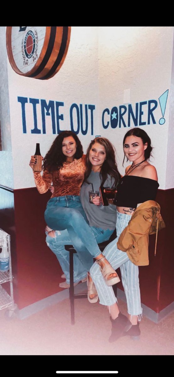 ChoateKaylee1's tweet photo. The wall says it all💋 https://t.co/N952i7YEtu