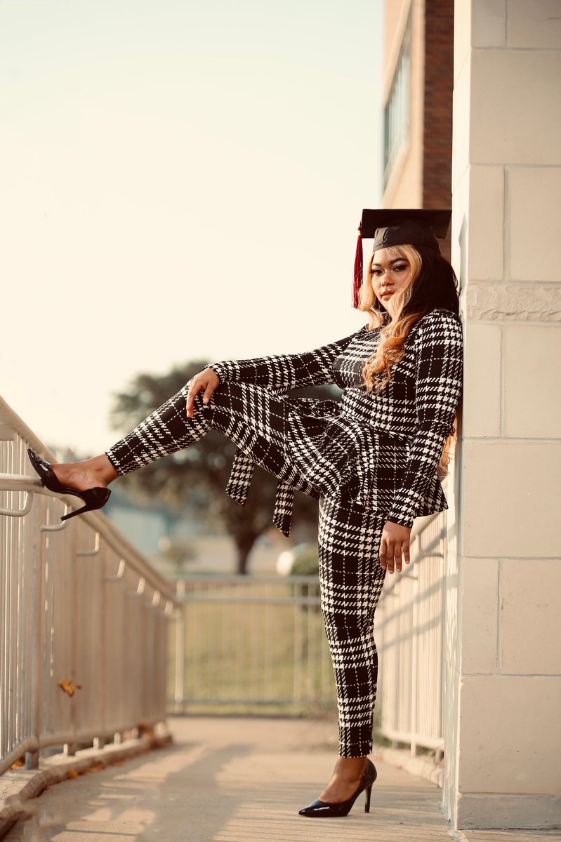 mya__monae's tweet image. Graduation  is that you playa coming across the Himalayas👀  #GramFam #4DaysOut #freemydegree