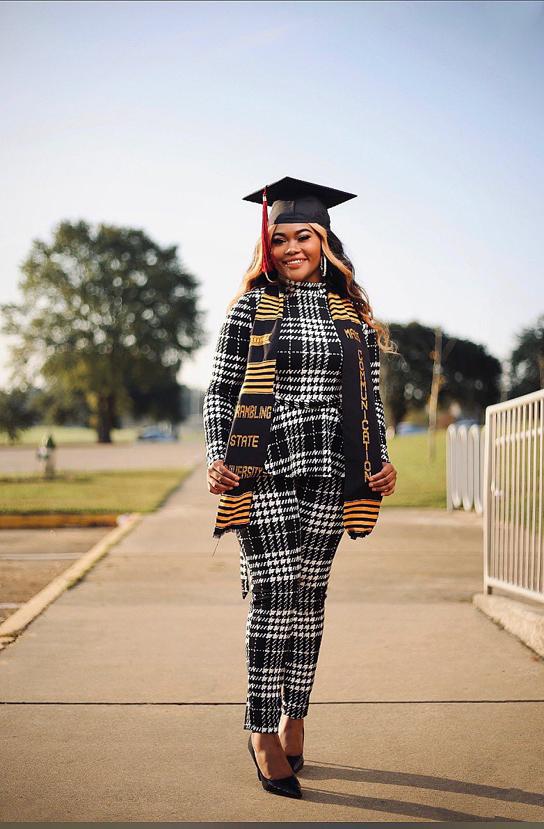 mya__monae's tweet image. Graduation  is that you playa coming across the Himalayas👀  #GramFam #4DaysOut #freemydegree