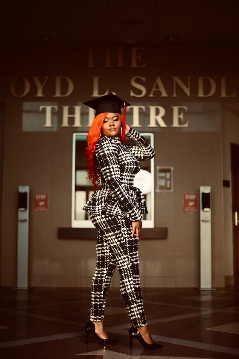 mya__monae's tweet image. Graduation  is that you playa coming across the Himalayas👀  #GramFam #4DaysOut #freemydegree