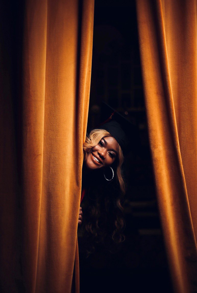 mya__monae's tweet image. Graduation  is that you playa coming across the Himalayas👀  #GramFam #4DaysOut #freemydegree