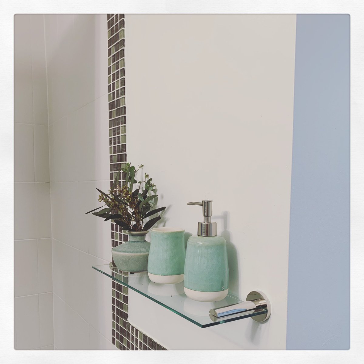 Cur8Home's tweet photo. My client wanted a simple shelf for the bathroom. We installed this beautiful glass shelf from @westelm Can’t wait until the bathroom decor is completed. 💚🤍🌿✨ https://t.co/PTlxijSfma