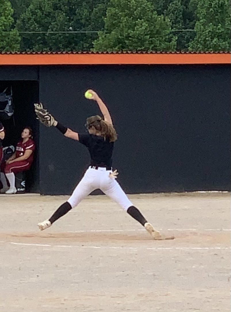 mvhs_softball's tweet photo. Congratulations to Rhyli Pope on her commitment to University of Findlay today!!! Go Jackets!! @rhyli_pope https://t.co/3dehRIxmnp