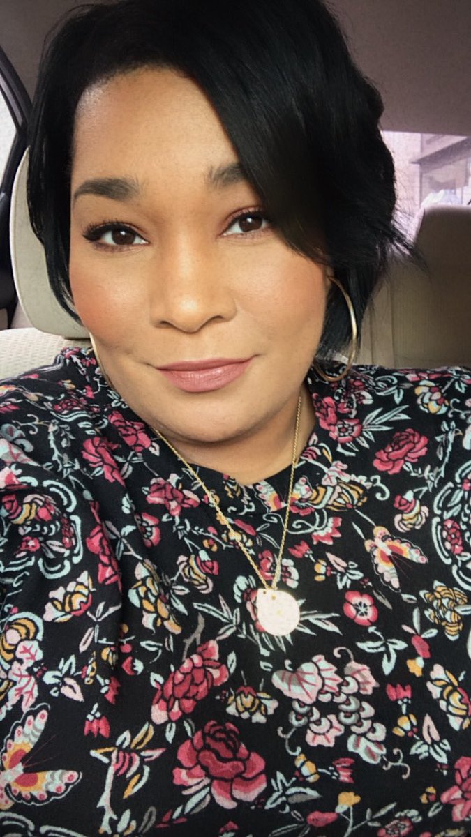 KPFUSION's tweet image. Eeeeeevery once in a while I can get my liner fierce AF without going Amy Winehouse with it. My makeup lovers know what I’m talkin about, lol. Using @kvdveganbeauty’s tattoo liner. The felt tip is 🙌🏼 #makeupchronicles #cateyemakeup #memphisblogger  #kvdveganbeauty