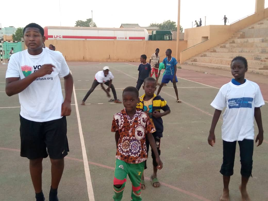 VoteFaso's tweet photo. Raising awareness among youth  about healthy participation in elections and promoting social cohesion during election times our goal and we are getting there little by little !

#votefaso #electionburkina2020 #stopcovid19 #peace #lwili #ouaga #ExchangeAlumni #YALIVotes #techfim https://t.co/5CDmN526G3