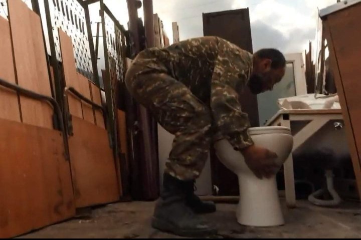 KilicDede2's tweet photo. #IStandWithNikol Because Armenians are the oldest nation of the world who discovered how to shit. https://t.co/yAXENtwDGQ