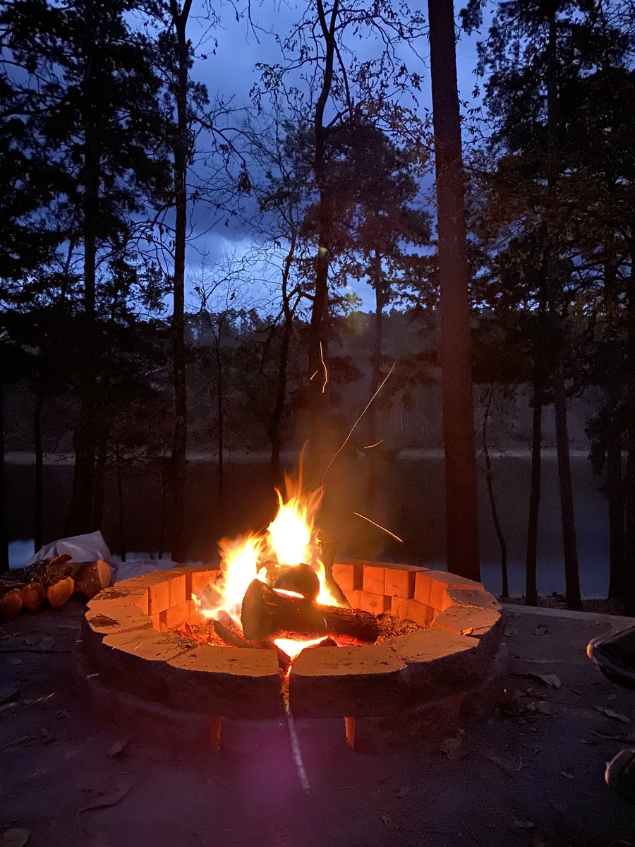 conniee_99's tweet photo. Much needed peace...⛺️ https://t.co/eIRLsJPxyl