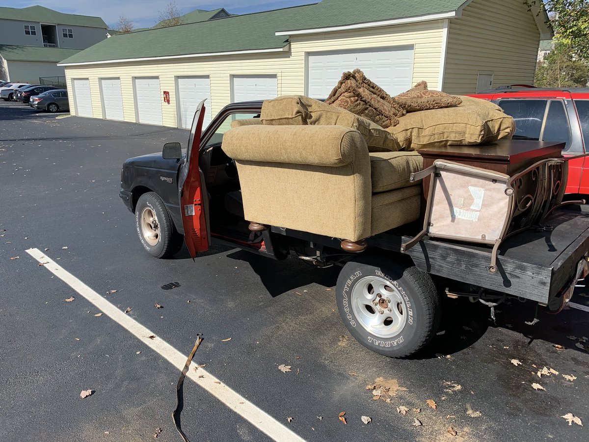 jmovedit's tweet photo. Contact me if you are moving out and need movers !! #jmovedit #Uncg #wssu #ncat #nccu #movers https://t.co/41moBJV1Wi