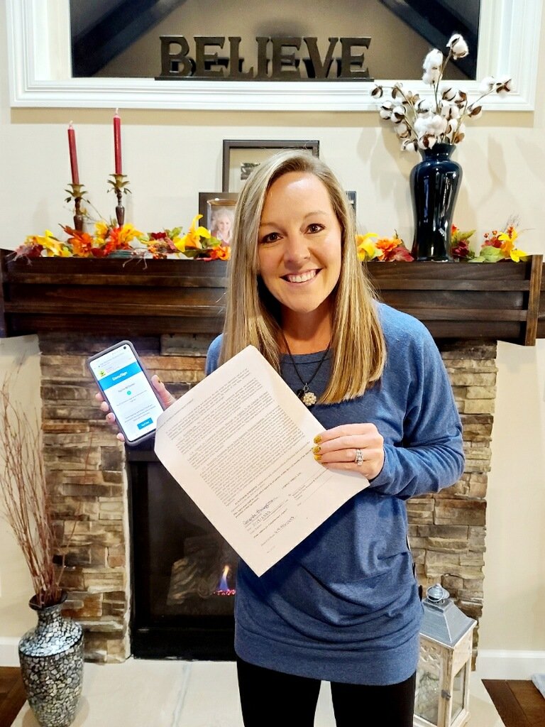 ACBrueggeman's tweet photo. It's time to officially celebrate a huge step! I signed my first book contract with @CorwinPress! The next year is going to be a fun one. Believe in making a difference! #SCMentoring #beliefsmatter #beginningteachers #thankyoumentors #gotitfrommymom @elizaberickson https://t.co/A71aA3OJAF