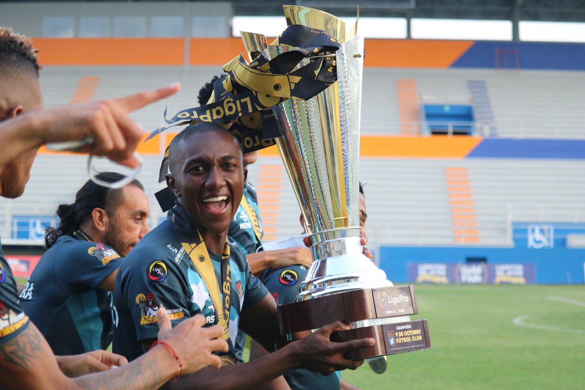 9deOctubrefc's tweet photo. ¡DALE CAMPEÓN, DALE CAMPEÓN! 🥳🥳

#EnElCorazónDeGuayaquil
#estamosdevueltA https://t.co/iTzIbXAG73