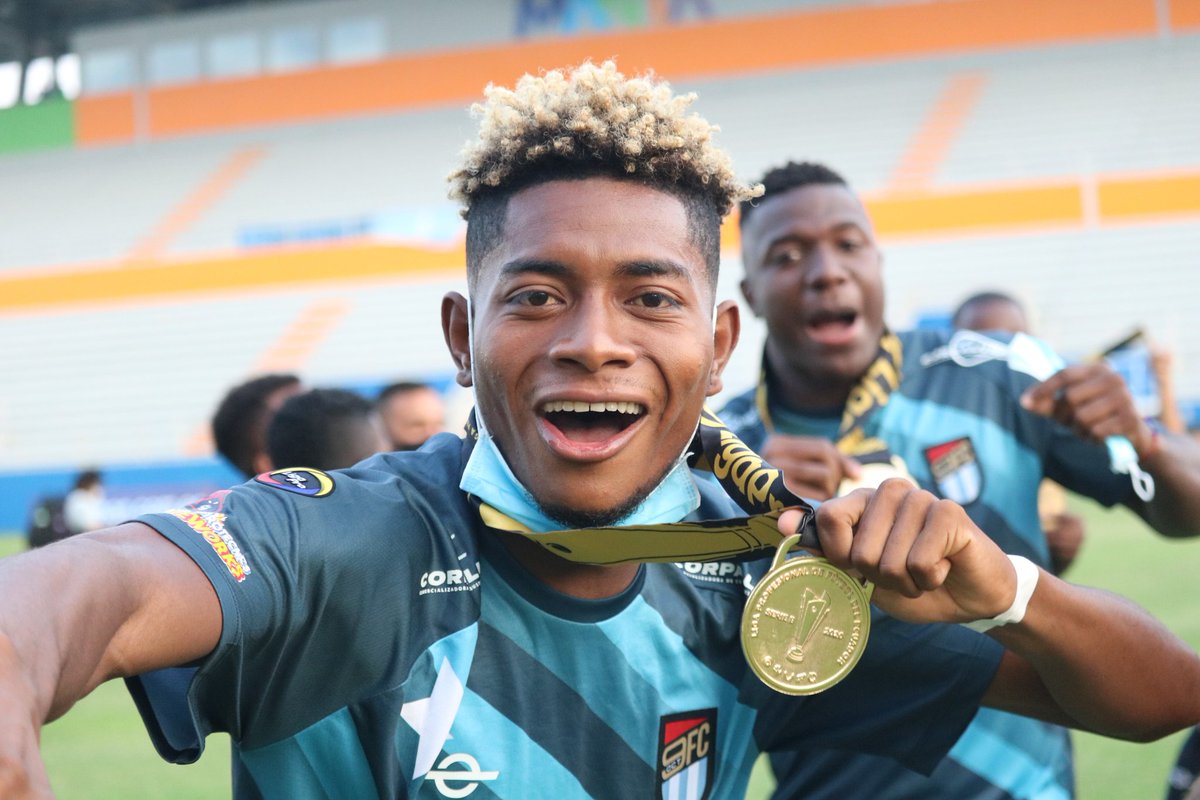 9deOctubrefc's tweet photo. ¡DALE CAMPEÓN, DALE CAMPEÓN! 🥳🥳

#EnElCorazónDeGuayaquil
#estamosdevueltA https://t.co/iTzIbXAG73