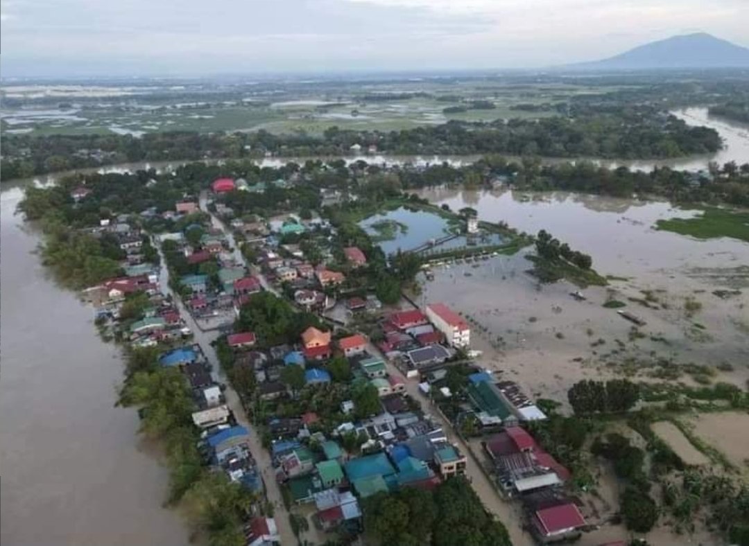 MrFrankBaraan's tweet photo. GOOD GOD!
This has been one deluged area after another.
1st, Marikina; then Cagayan, Isabela, & Tuguegarao; & now, the province of #PampangaNeedsHelp.
And as situations worsen, as people's anxieties heighten, Duterte's missing-in-action hiatus lengthens.
2020, ANG SAKIT MO.๐ https://t.co/ev4iCyerXL