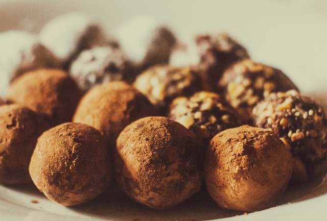 DeborahsBlog's tweet photo. Want to sneak some powerful nutrients into the family festivities this holiday season? Click the link to get the recipe for these Organic Spirulina Chocolate Truffles. They'll never even know they're being healthy! 🌱  https://t.co/cXeNX9Gd80 https://t.co/fqZwIABWAM