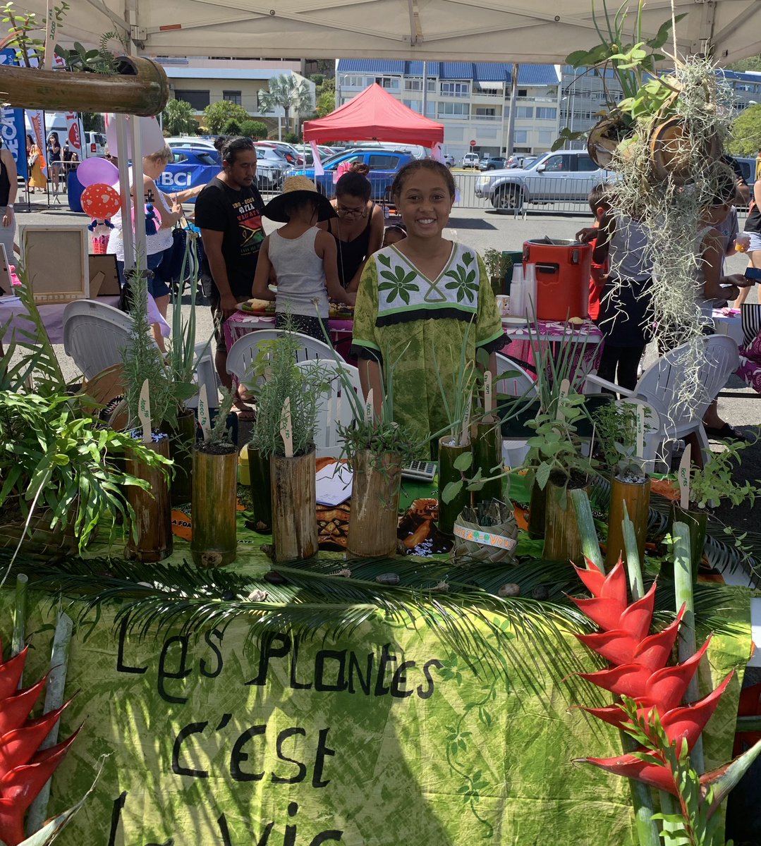 PreprepaNc's tweet photo. Bravo aux petits entrepreneurs. Des jeunes dynamiques et qui promettent. Tout est bien pensé: de très beaux stands, de la com, des idées , de la volonté . Félicitations. De futurs écoles de commerce et de talents calédoniens. Bravo à la #ccinc #egcnc, aux étudiants de l’EGC https://t.co/Xr5INXt7Mb