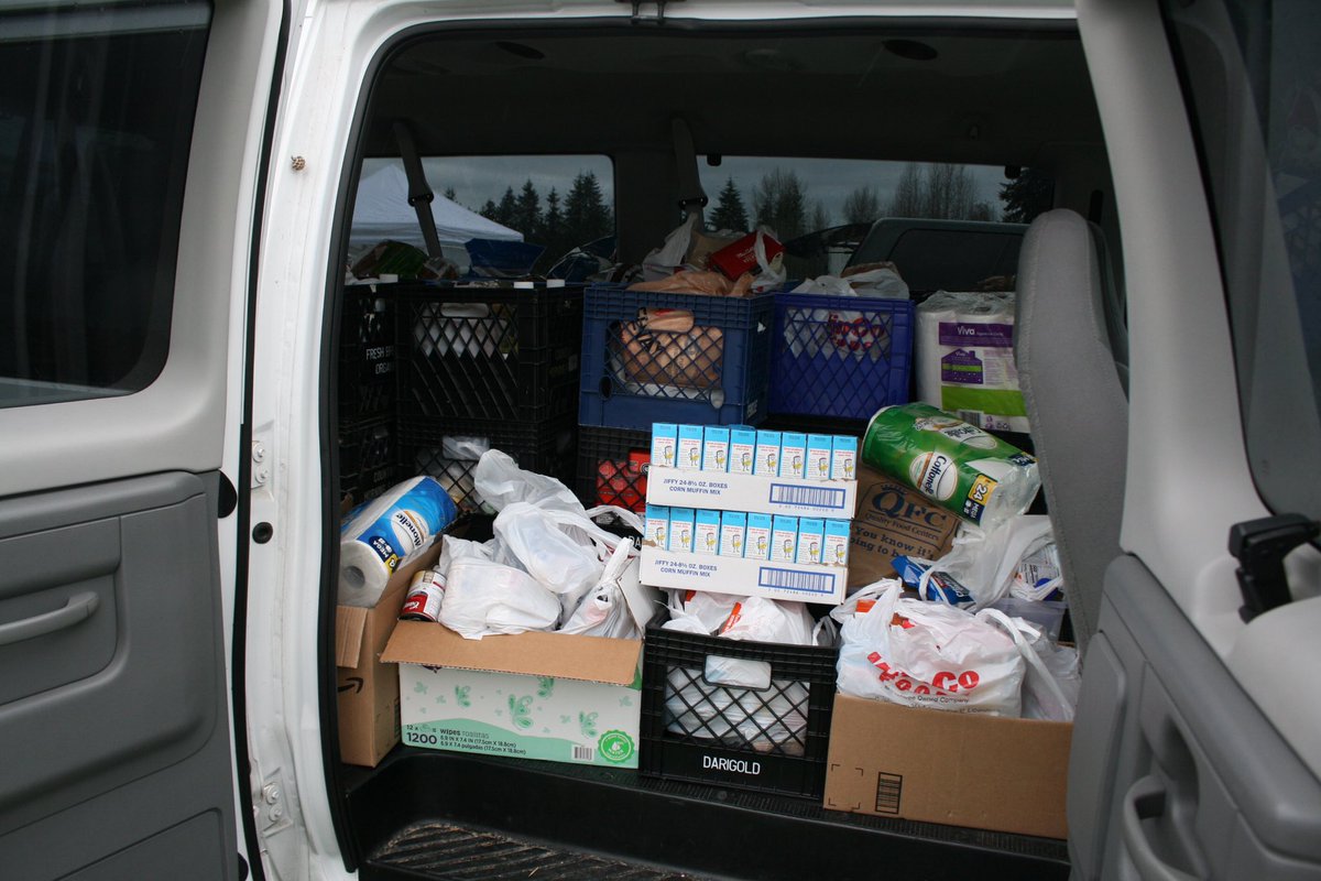 TheAHSEagle's tweet photo. Arlington Boys Basketball came together once again to help our community! All proceeds from their food drive and bake sale will go to the Arlington Community Food Bank. @AHSFlyEaglesFly @NBrown141 @carynbrown99 https://t.co/0dRgj4mO4B