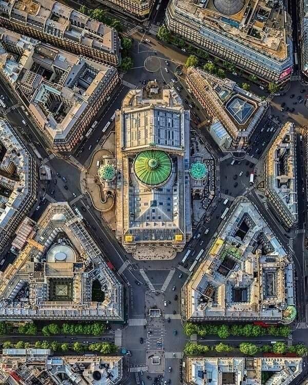 pn_57's tweet photo. Aerial photos of the #GarnierPalace #PalaisGarnier or #GarnierOpera #OpéraGarnier in #Paris, built from 1861-1875 https://t.co/4l8CpKUE1F