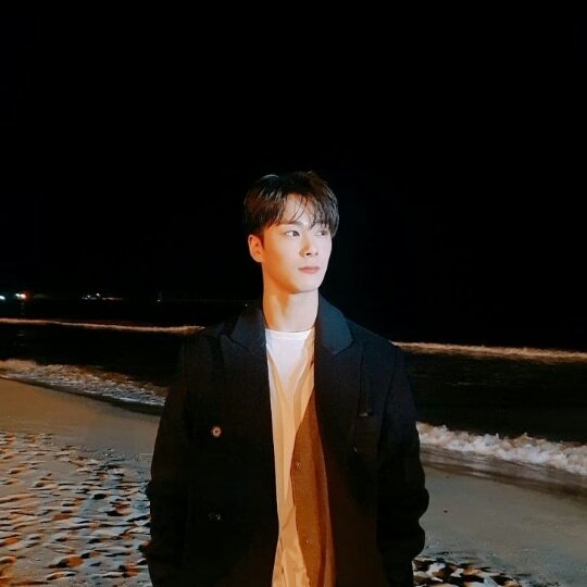 offcl_astrx's tweet photo. ㅤ# . . . ꜜ𝐍𝐎𝐑𝐓𝐇𝐄𝐍 𝐋𝐈𝐆𝐇𝐓𝐒 * ¡ moon's 💐_· ( 𝕟ꜜ.) updᥲtᥱ [ __hıs (𝗽𝗹𝗮𝘆).𝗹𝗶𝘀𝘁 ₊ ¿ 🎶 #B7SL血汗涙 . . ⿻ !
No preguntas sobre porque estaba en la playa de noche, Pero sin duda me dieron ganas de escuchar un poco de música y me declare #TeamSpringDay https://t.co/ohLy9EwR7H