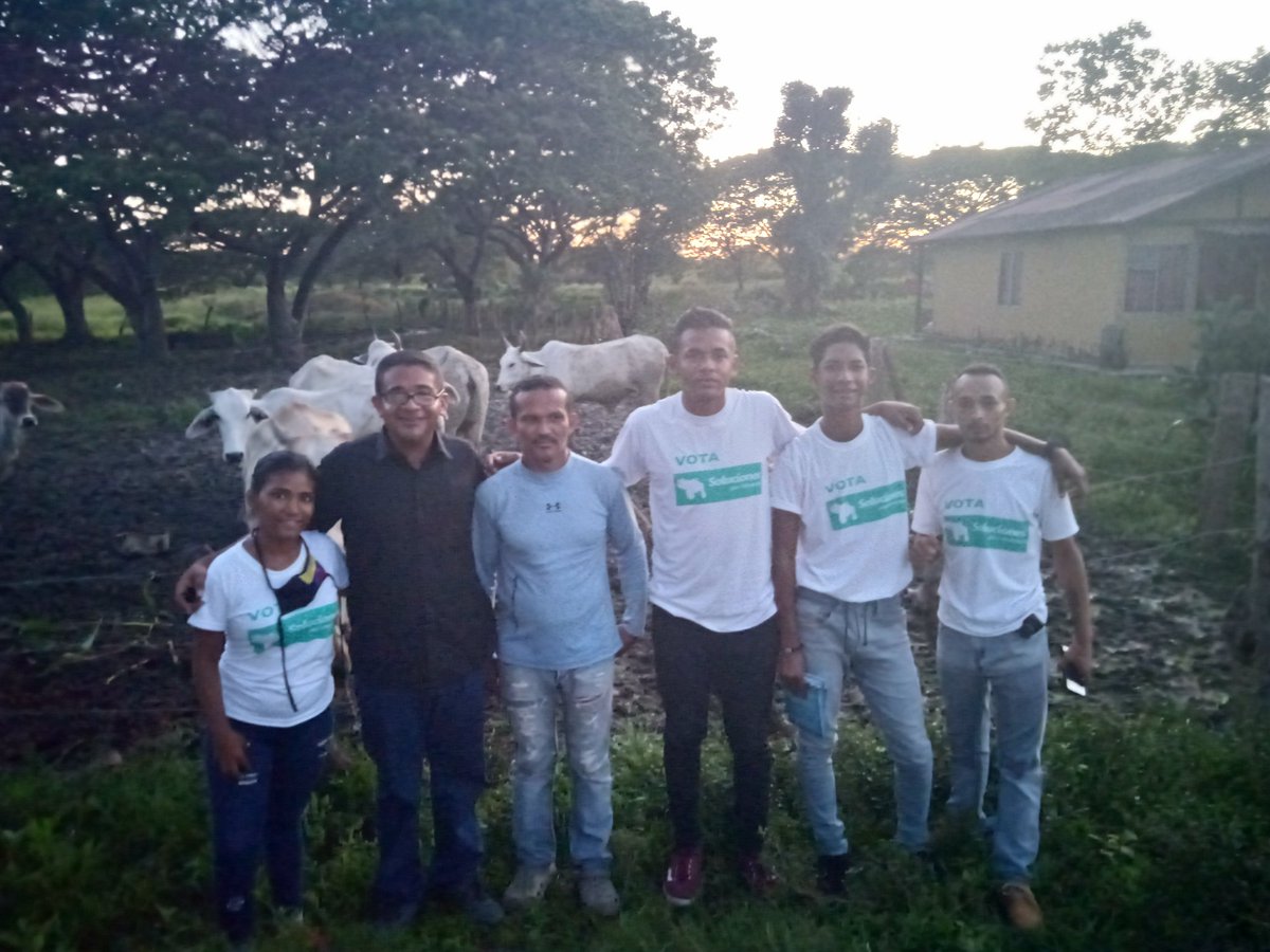 Miguelperezlahz's tweet photo. #Apure Parroquia el recreo municipio San Fernando 14-11-2020 .
El pueblo requiere atención, la crisis y  la desesperación de un cambio a tenido a nuestro pueblo en descontento pero Spv se presentó como alternativa a la reconciliación y progreso de Venezuela #EstoTieneSolucion https://t.co/qj5AAYuZUe
