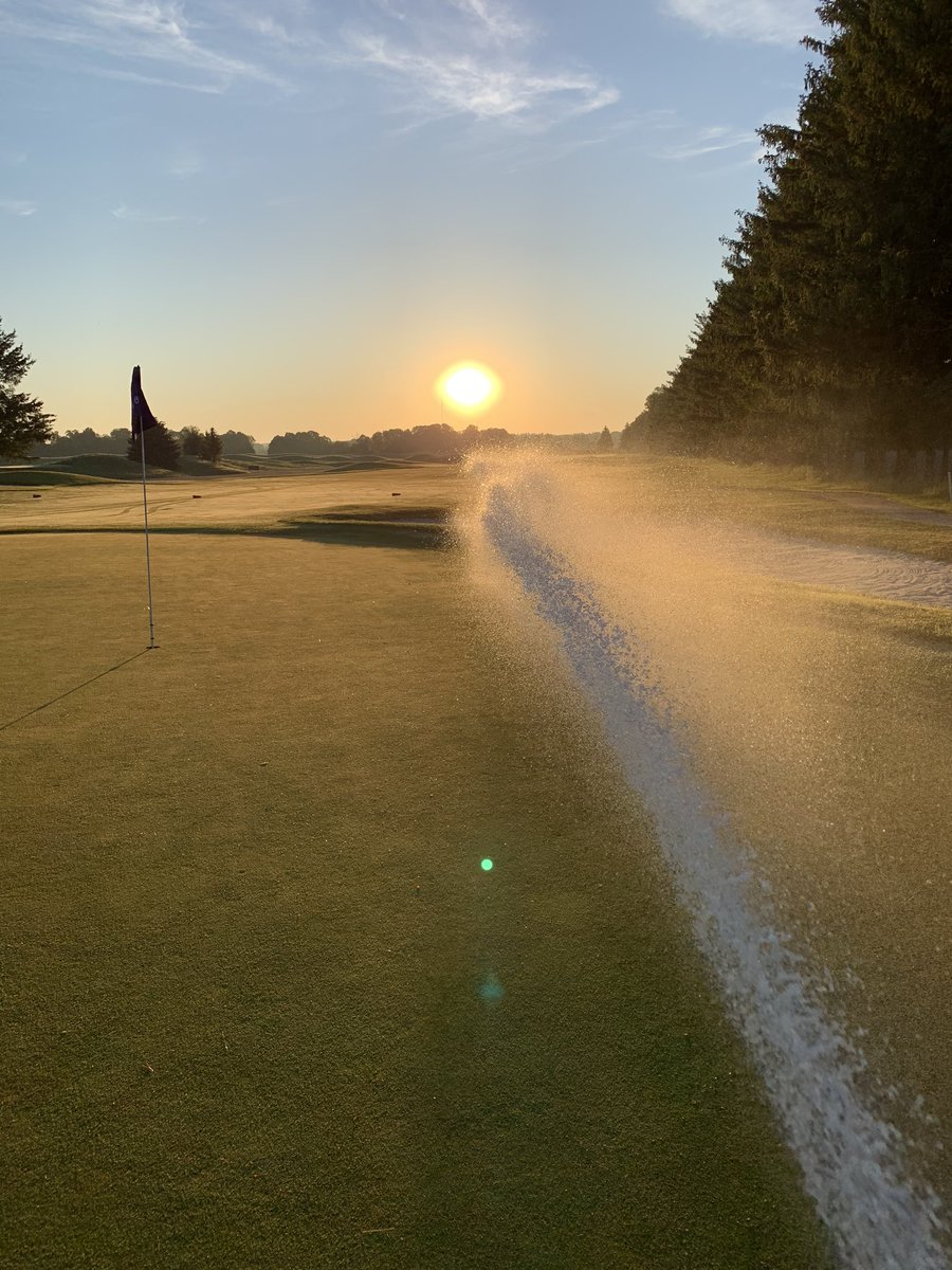KGreenkeeper's tweet photo. Well now the season is coming to a close, little look back on the first year at The Oaks. It’s been Long, Fun &amp; Exhausting  but I wouldn’t have it any other way. Looking forward to many more years here. #AssistantSuper https://t.co/2yHJbYQR9p