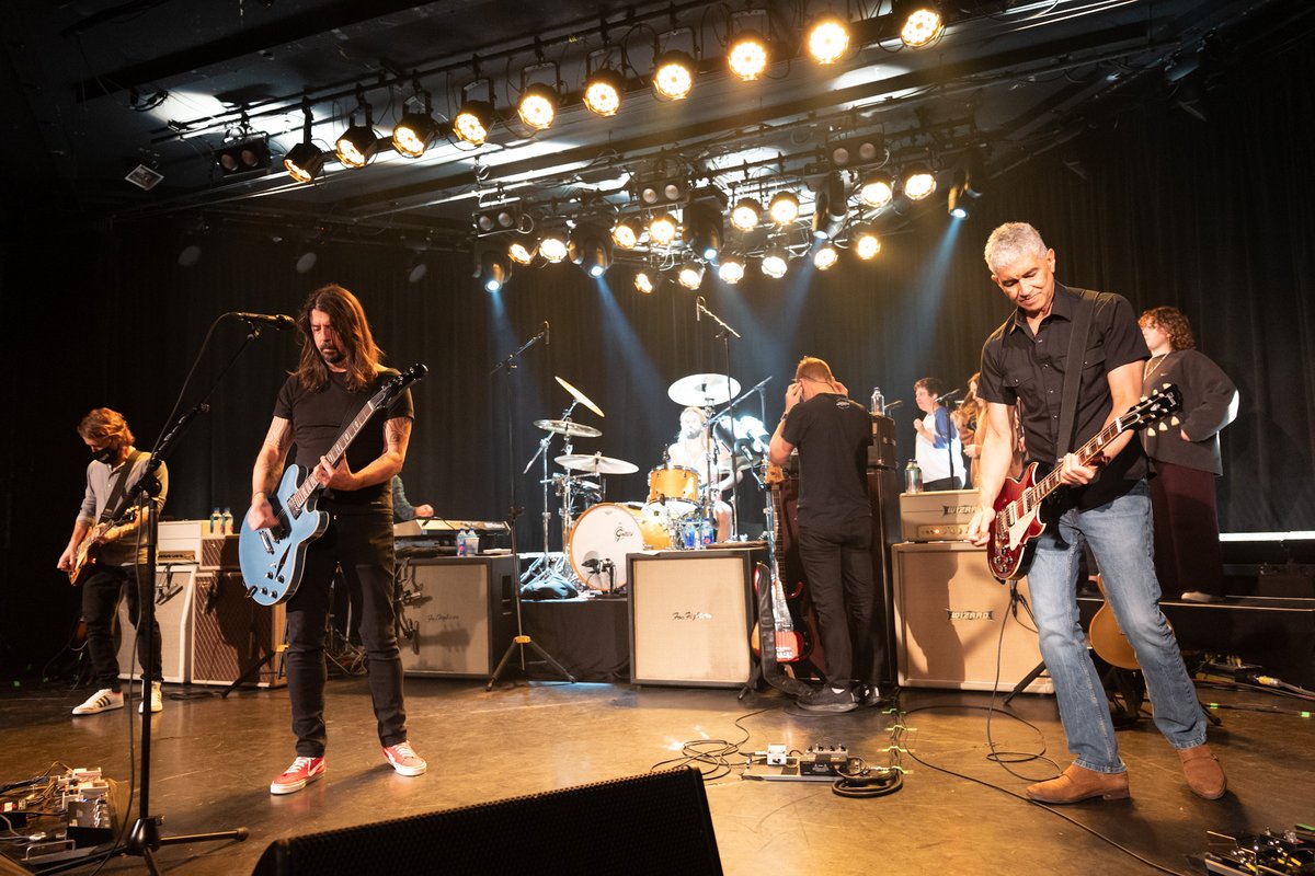 Foo Fighters tweet media