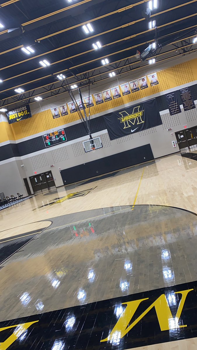 CSmithBball's tweet photo. Still gotta be one of the top 5 lit gyms in Texas. The lighting in here and in Forney is 💯!! https://t.co/hedvxJGequ